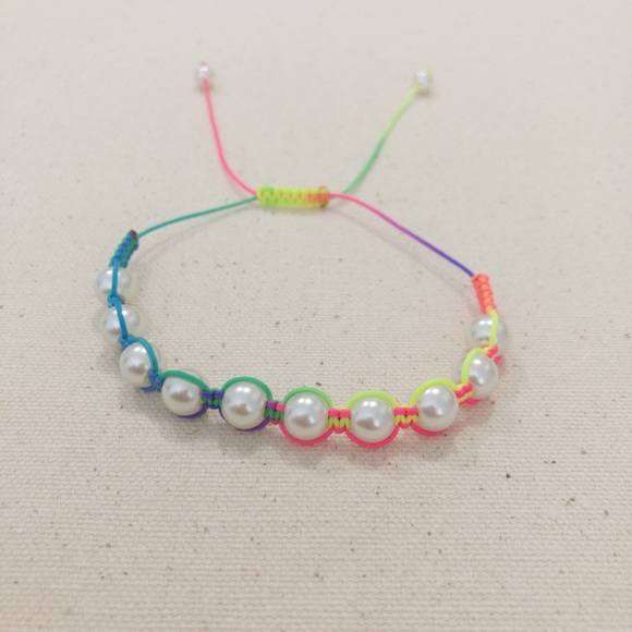 Rainbow Friendship String Bead Bracelet. VSCO - Picture 5 of 5
